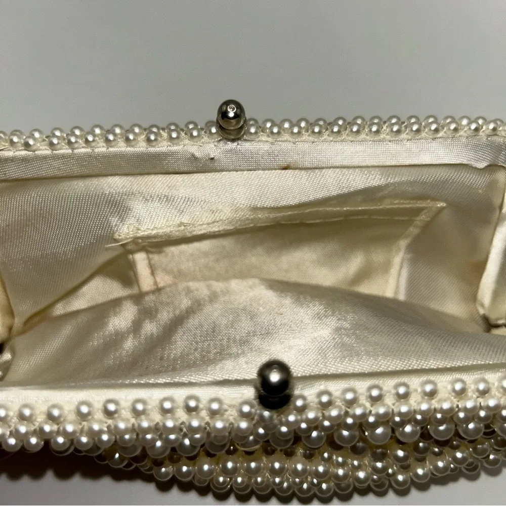 Vintage small pearl beaded clutch with satin lining - Picture 4 of 4